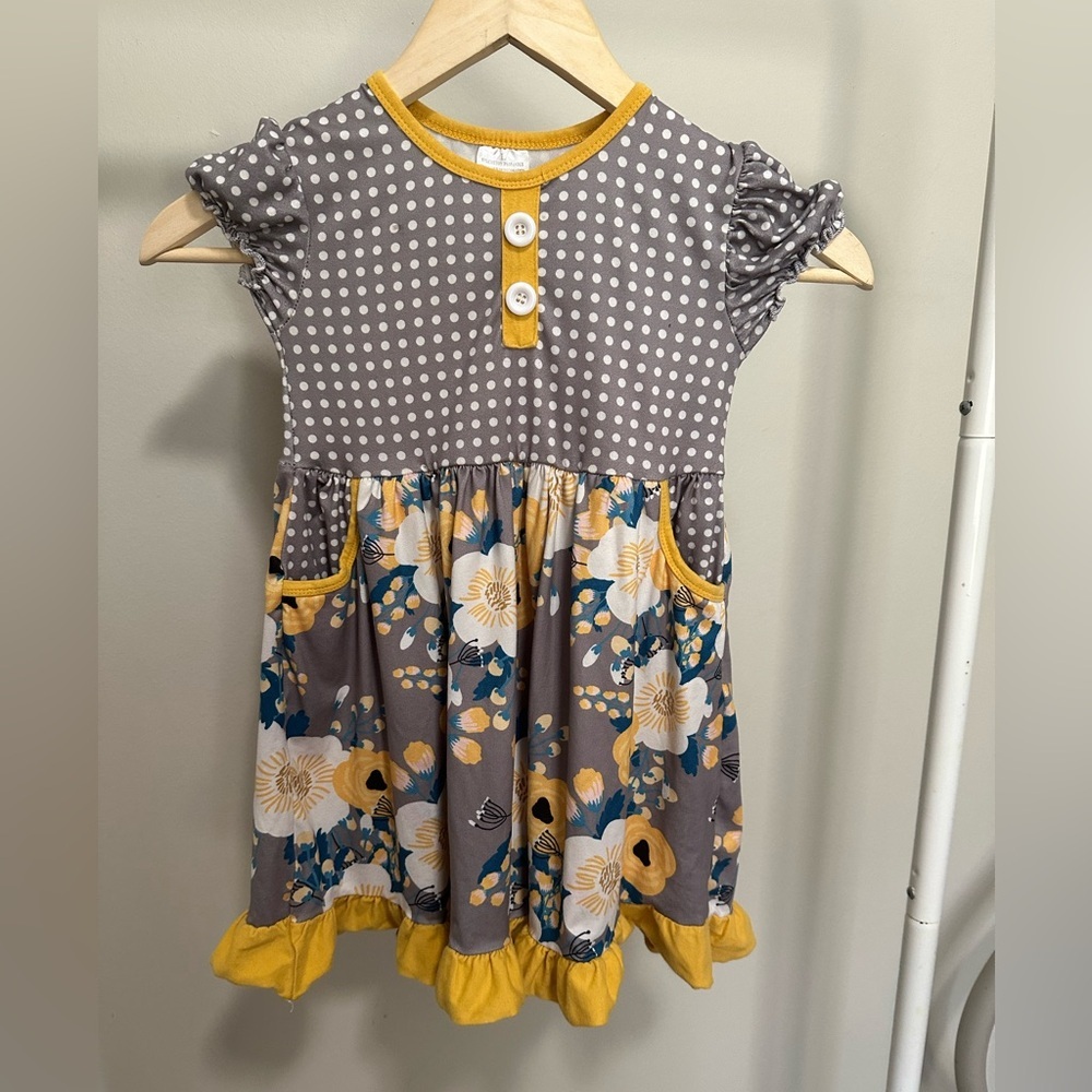 Gray Yellow and White Floral and Polka Dot Shortsleeve Dress size 4T